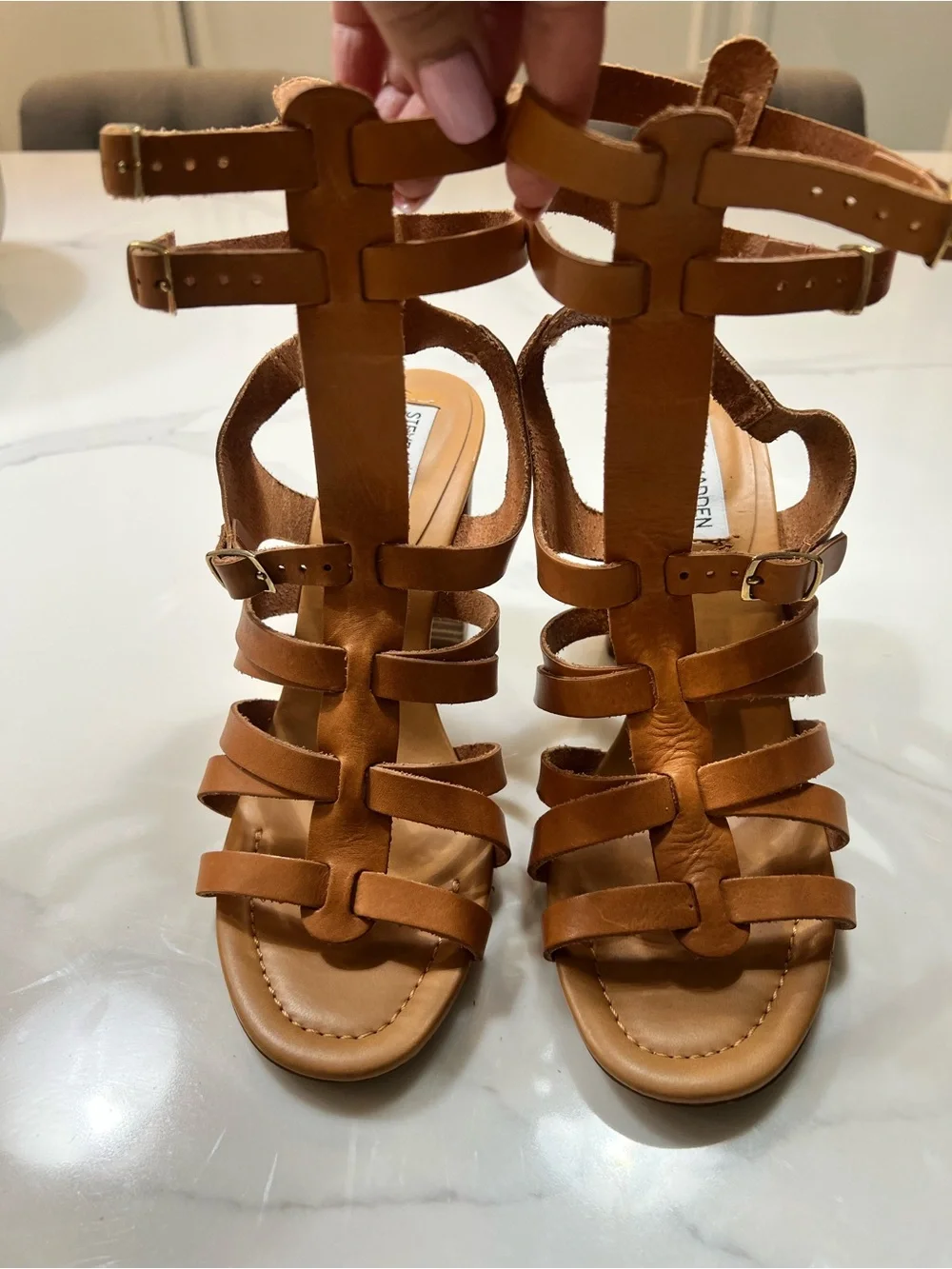 New Steve Madden Leather Tan Strappy Block Heel Sandals. Size 9